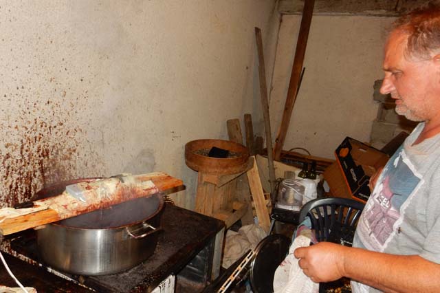 Kuvanje pekmeza je u posebno namijenjenoj kuhinji u dvorištu                                                                                                                                                                                              